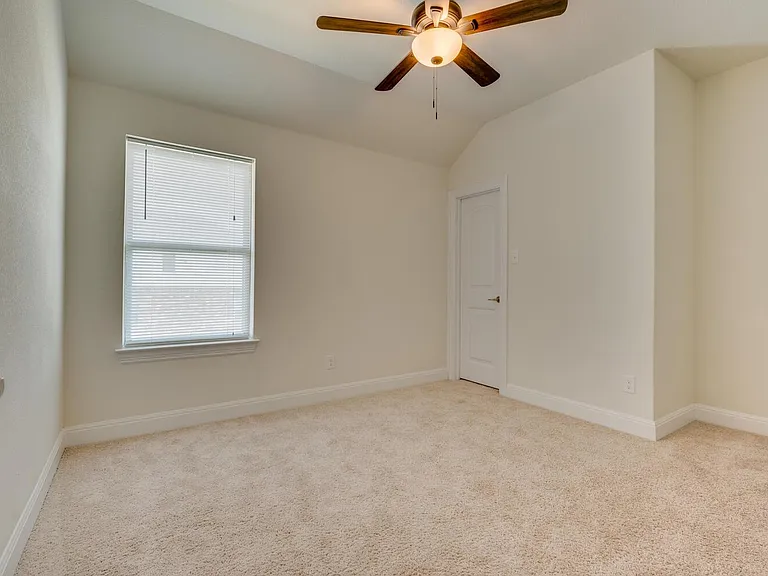 845 Richardson Ln — Photo 32