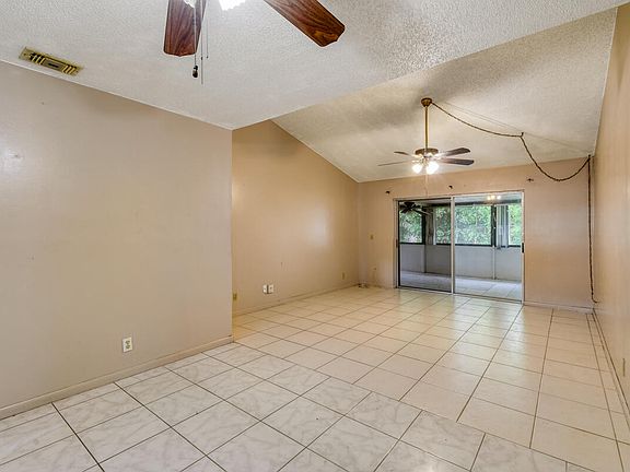 5th image of 204 Palmetto Court W