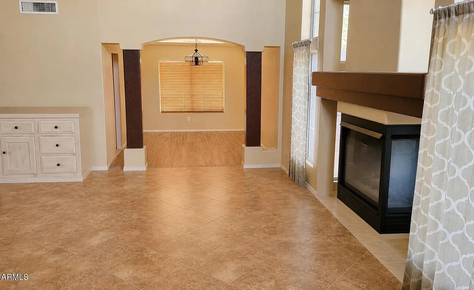 4 bed, 2.5 bath, 2481 sqft, $2,300 — Photo 4