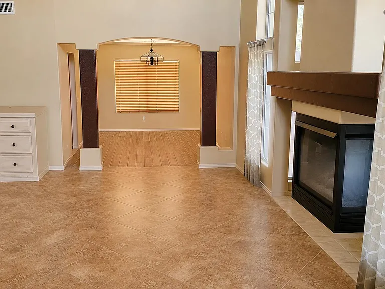 14138 N 158th Ct — Photo 4