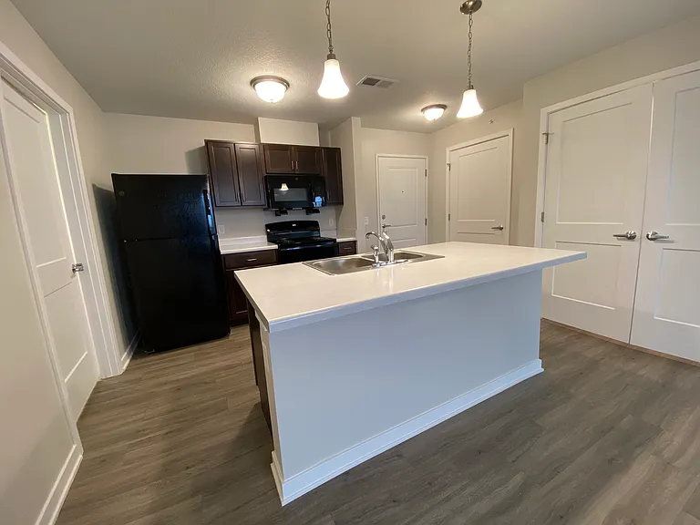 2812 Lincoln Ave #202 — Photo 2