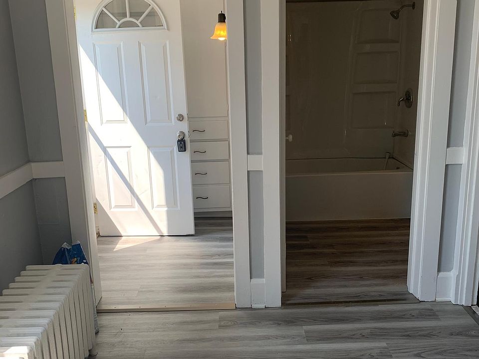 Entryway into the kitchen, full bath off kitchen