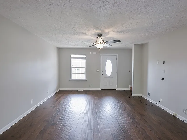 132 Tulip Grove Point — Photo 5