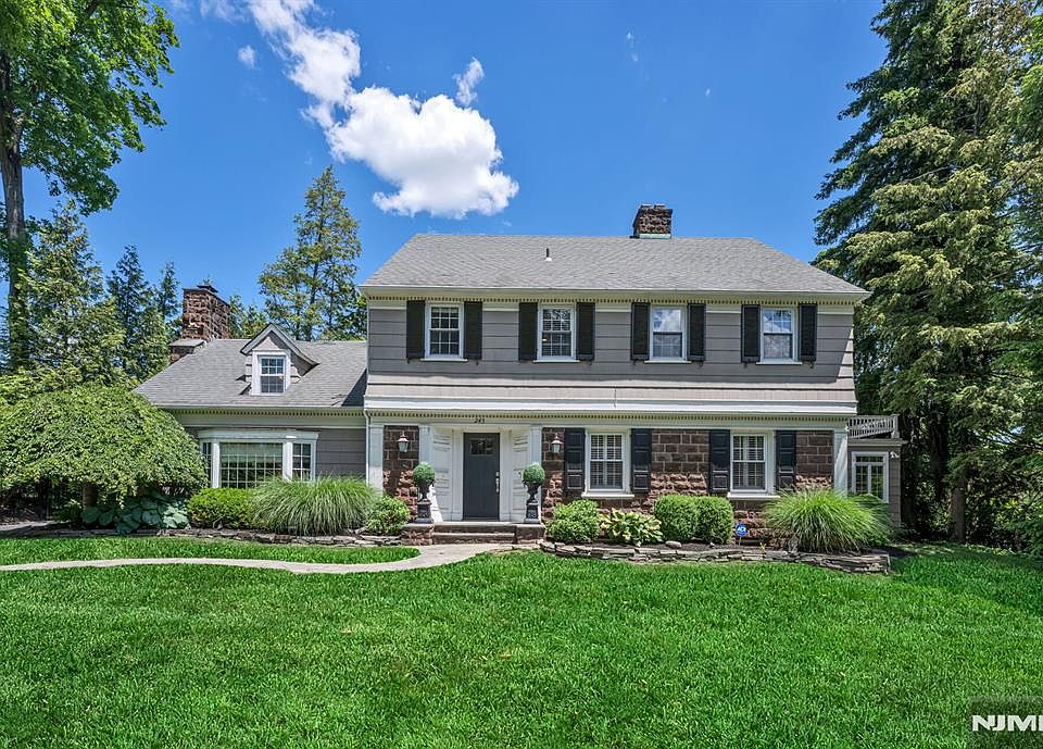 1st image of 243 Hempstead Rd