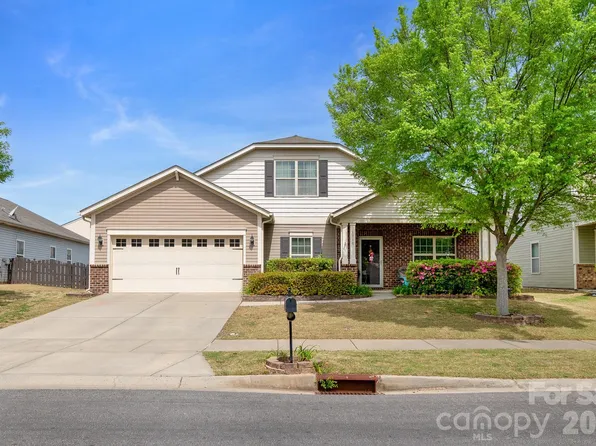 1710 Yellow Daisy Dr, Matthews, NC 28104
