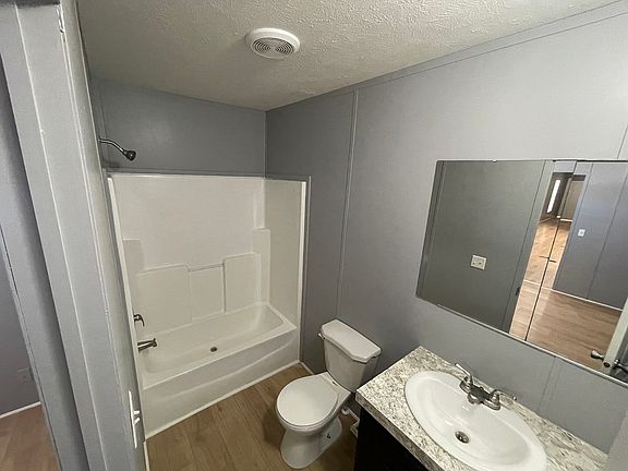 5th image of 122 Becky Dr