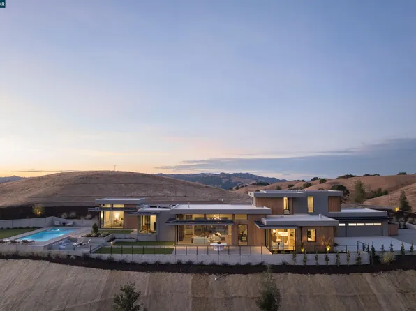 66 Lucas Ranch Rd, Lafayette, CA 94549