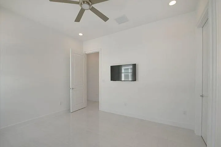 12832 Veneto Springs Dr — Photo 20