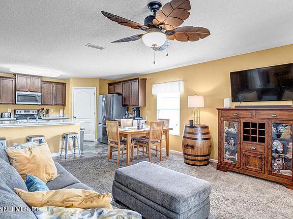 3rd image of 3264 SUMMERBIRD Drive