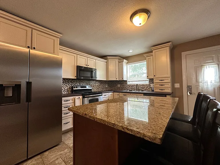 1408 S Madison St — Photo 13