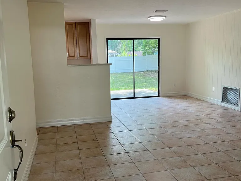 5127 NW 26th Pl — Photo 12