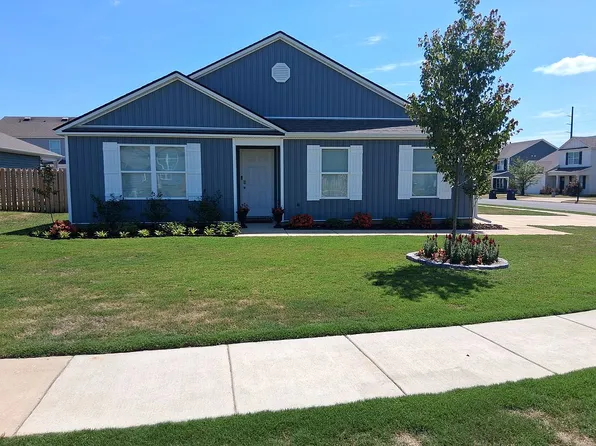 2813 Trestle Park Cir, Northport, AL 35473