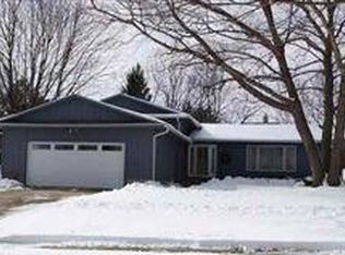 2814 Minnetonka Dr, Cedar Falls, IA 50613