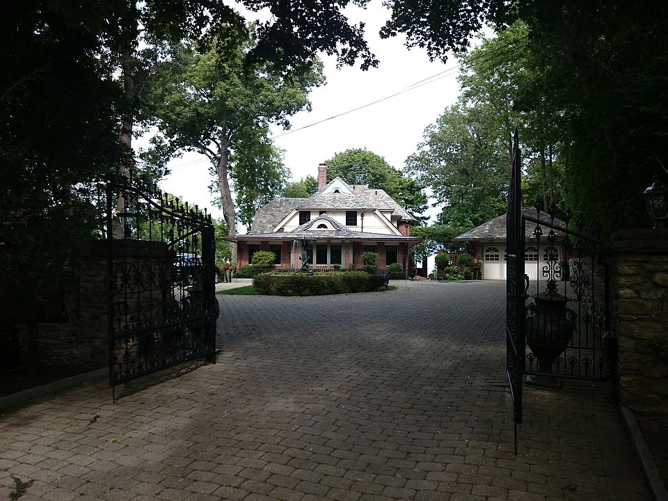 1st image of 108 Woodchester Dr