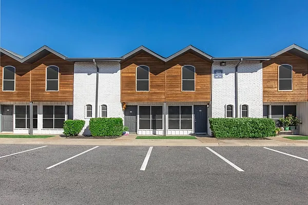 Sierra Heights Apartments — Photo 18