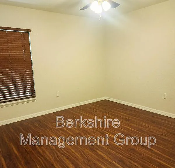 2405 Avenue C SW #B — Photo 6
