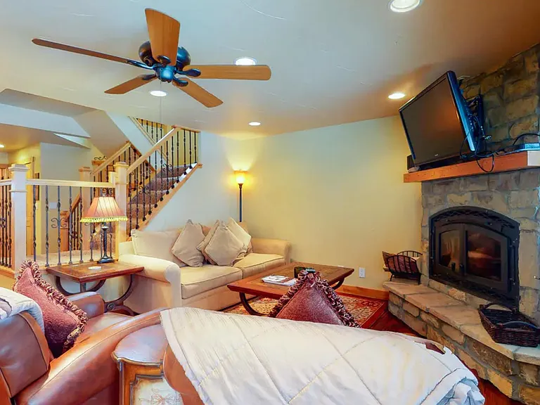 4192 Spruce Way #204 — Photo 3