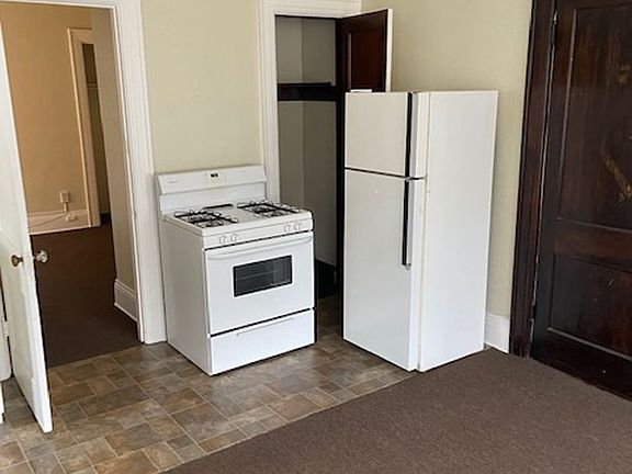 5th image of 215 11th St APT 3A