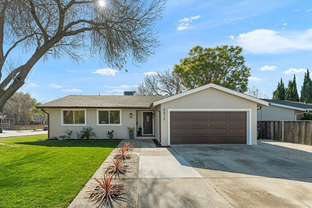 6575 Kaneko Dr photo 1