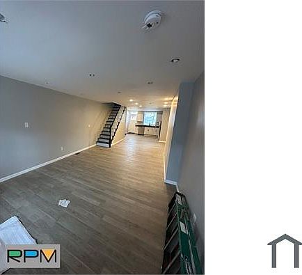 2nd image of 2215 Aiken St