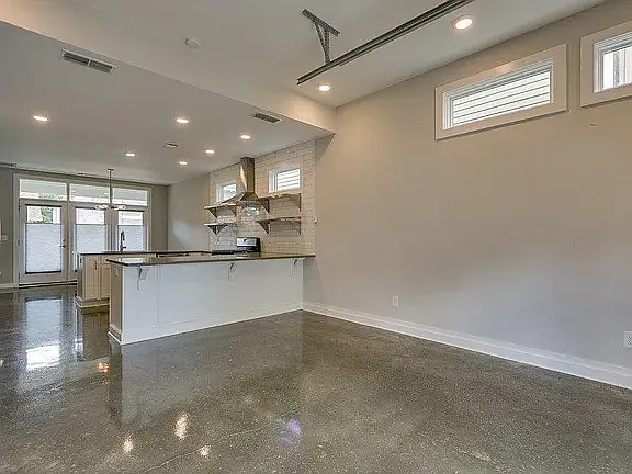 217 Gentry Ave — Photo 3