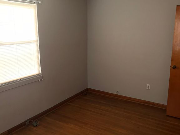 Upstairs Bedroom - Master