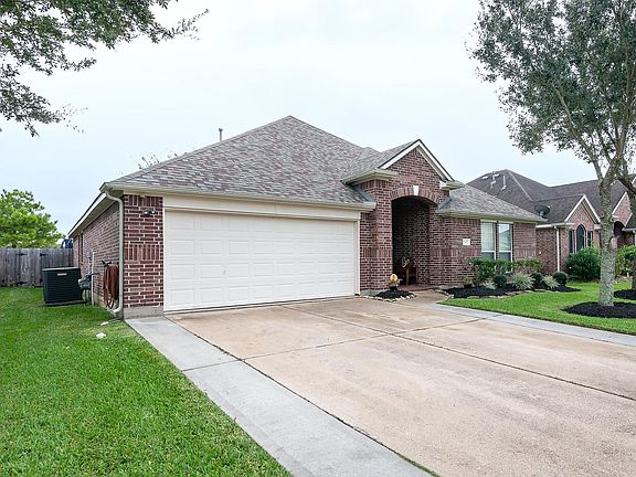 2nd image of 2802 Crestmont Dr
