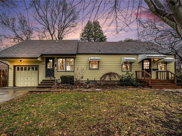 7708 W 64th St, Overland Park, KS 66202