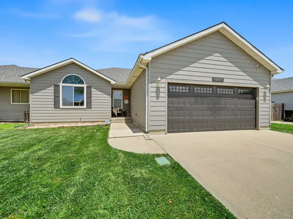 1207 Sierra Dr, Salina, KS 67401