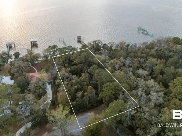 9977 Beach Rd, Foley, AL 36535