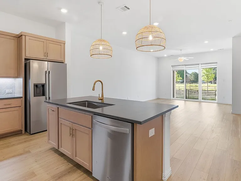 1264 Daybreak Dr — Photo 12