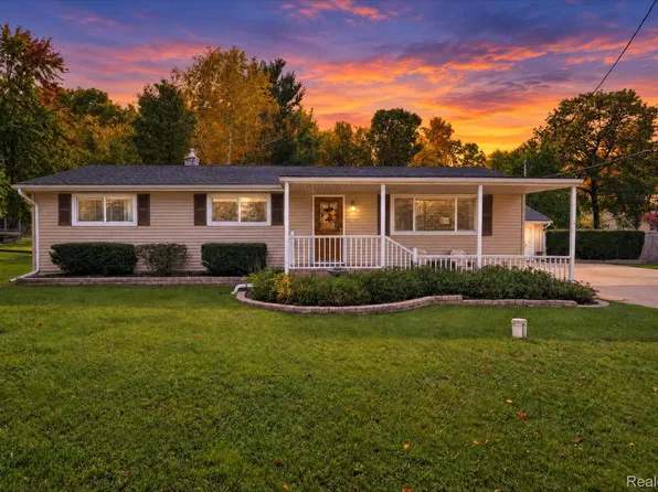5601 Delmas Rd, Clarkston, MI 48348