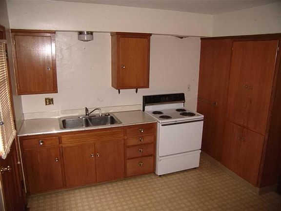3rd image of 4994 N High St APT E3