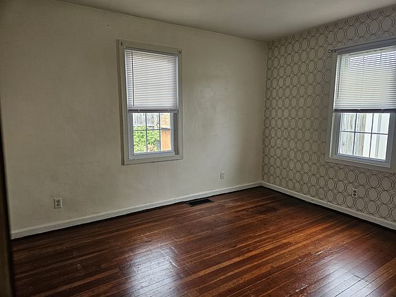 2nd image of 703 Chestnut St
