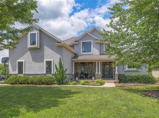 3904 SW Benziger Dr, Lees Summit, MO 64082