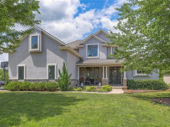 3904 SW Benziger Dr, Lees Summit, MO 64082