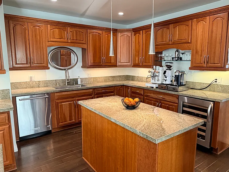 2426 Aspen Dr — Photo 3
