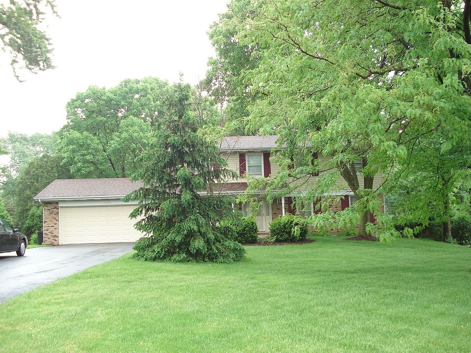 Colonial Home on Country Size Lot