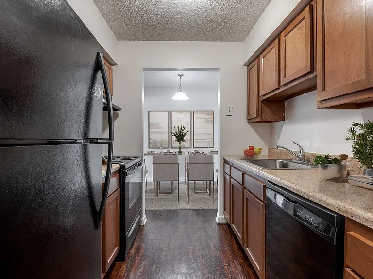 Creek Hill Apartment Homes — Photo 4