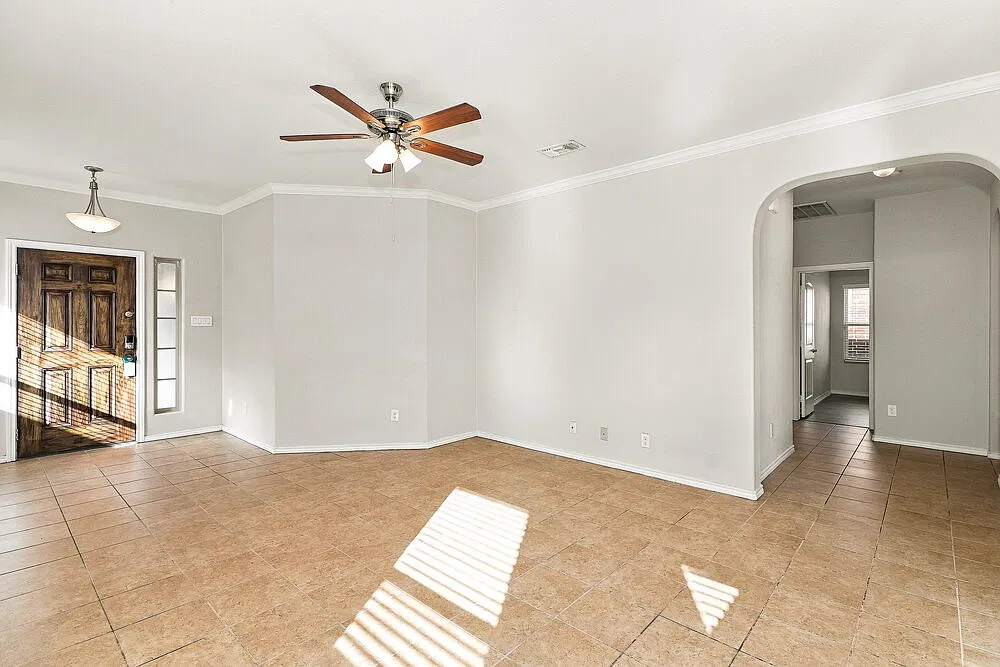 4 bed, 2.0 bath, 1768 sqft, $2,360 — Photo 4
