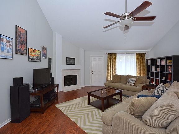 3rd image of 10815 Willowmist Dr