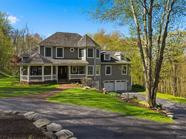 17 Skyview Lane, Mahopac, NY 10541