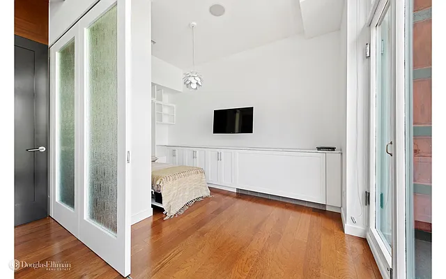 Rented by Douglas Elliman | media 21