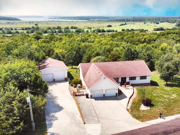 19548 Cedar Gate Dr, Warsaw, MO 65355