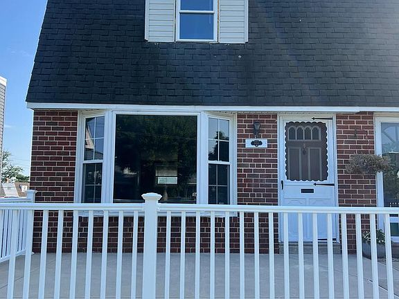 3rd image of 3466 Eden St
