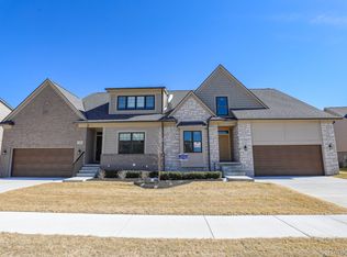 690 Brookstone Dr, Oxford, MI 48371