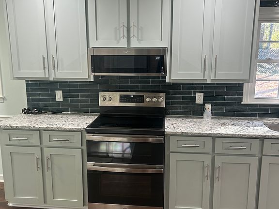 4th image of 22 Berkshire Dr NE