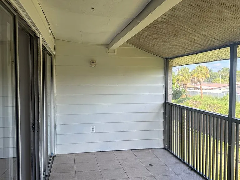 861 Sky Lake Cir #C — Photo 10