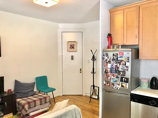 Rented by LJ Sloane Management | media 29