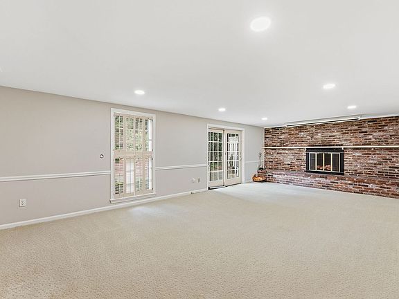 2nd image of 2419 Claremont Dr